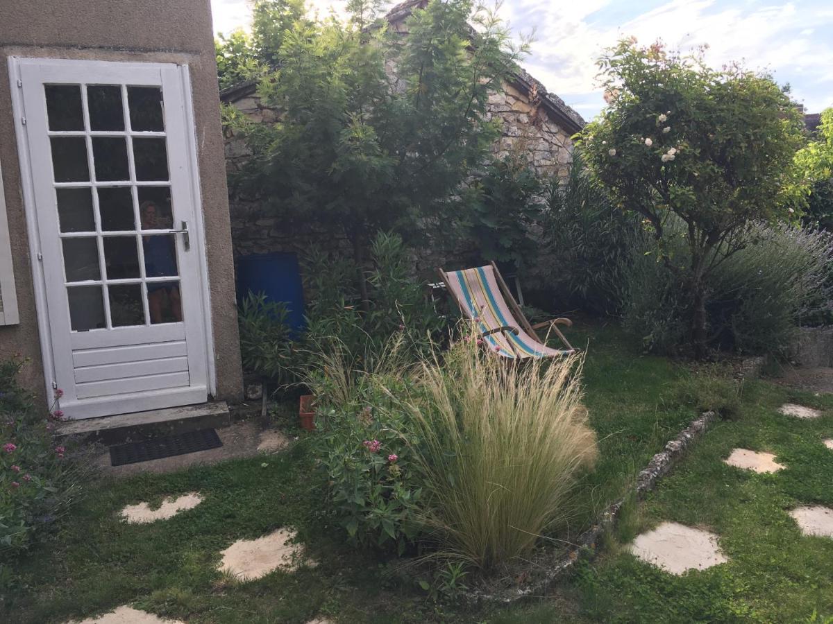 Chez Fred Avec Vue Sur Le Chateau Angles-sur-lʼAnglin Екстериор снимка