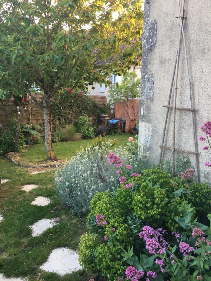 Chez Fred Avec Vue Sur Le Chateau Angles-sur-lʼAnglin Екстериор снимка