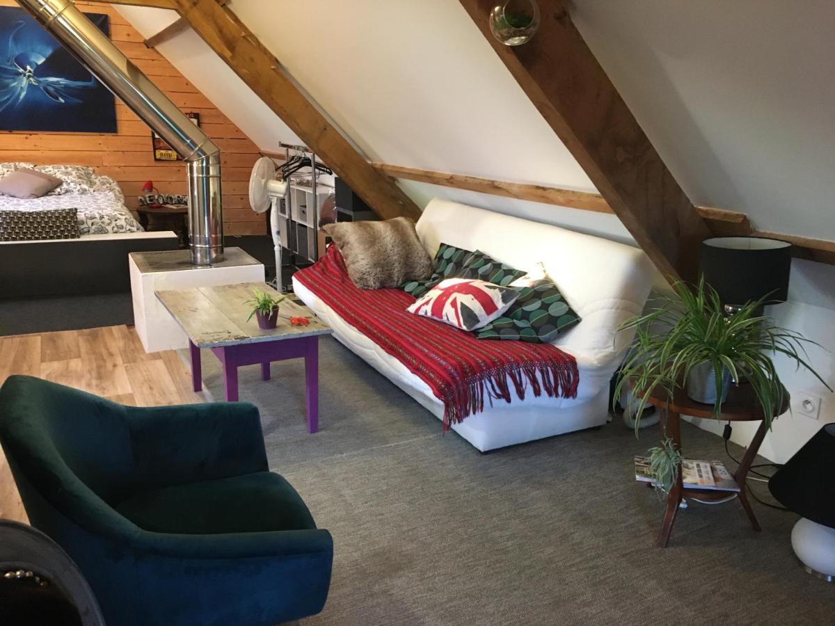 Chez Fred Avec Vue Sur Le Chateau Angles-sur-lʼAnglin Екстериор снимка