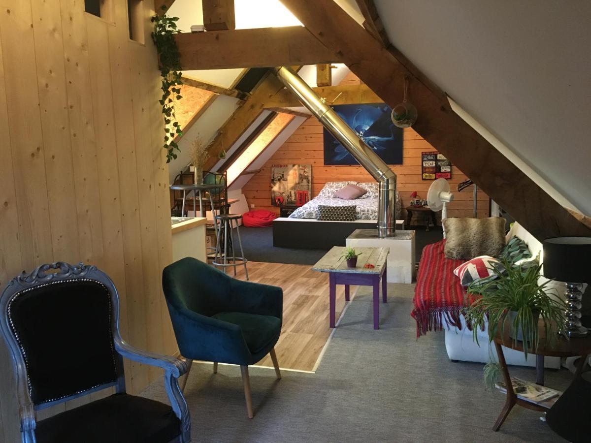 Chez Fred Avec Vue Sur Le Chateau Angles-sur-lʼAnglin Екстериор снимка